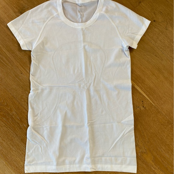 Lululemon Swiftly Tech Short Sleeve - Picture 1 of 1